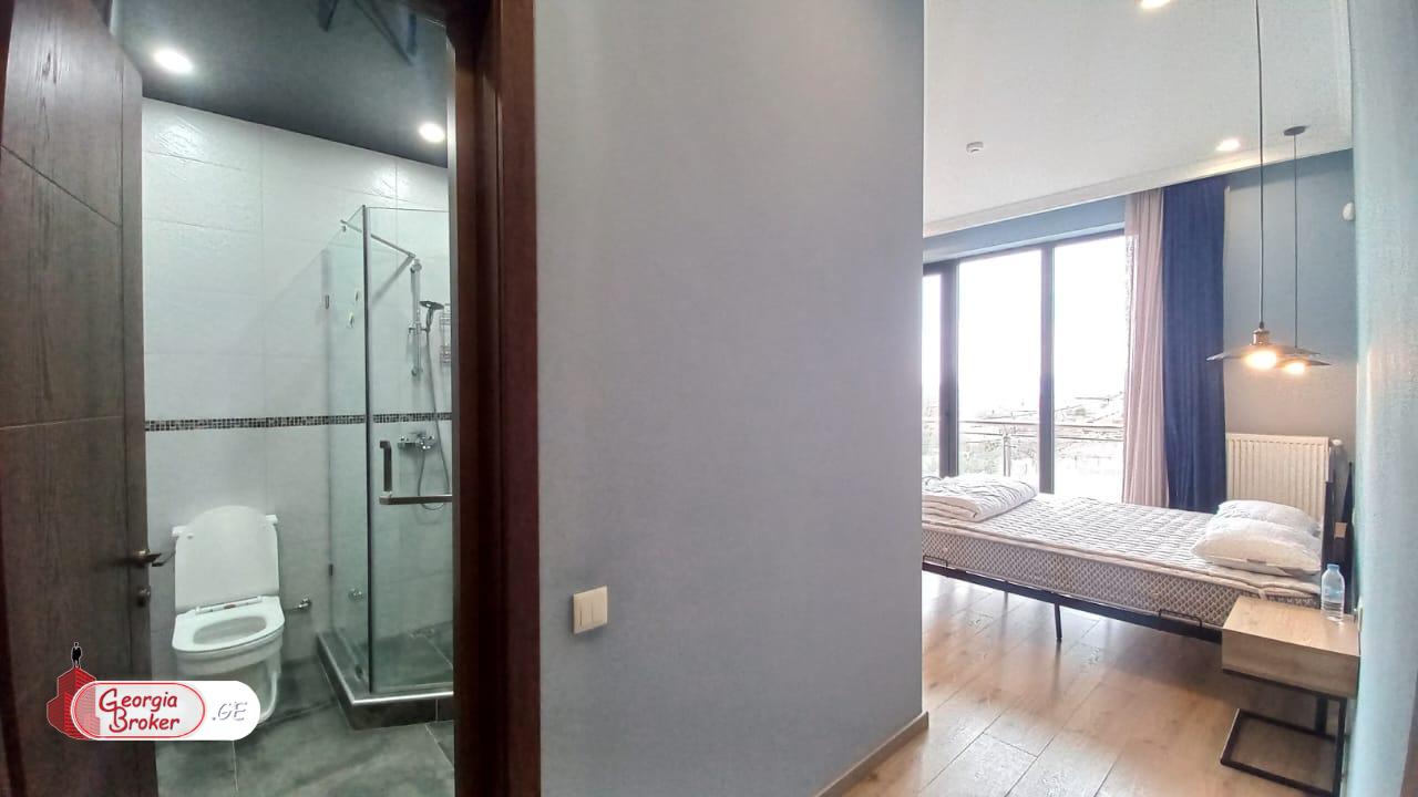 продается универсальное помещение с новым ремонтом 11-комнат